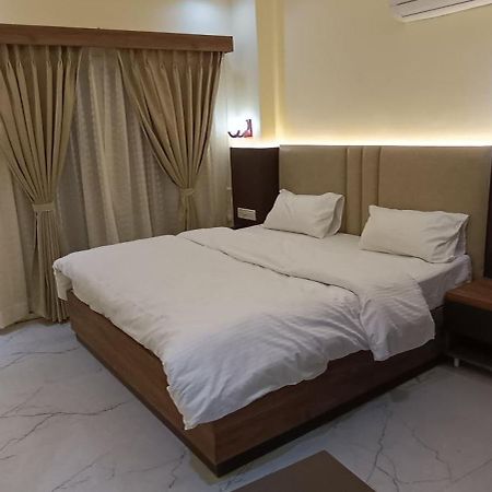 ורנאסי The Banaras Hotel מראה חיצוני תמונה