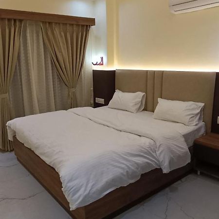 ורנאסי The Banaras Hotel מראה חיצוני תמונה