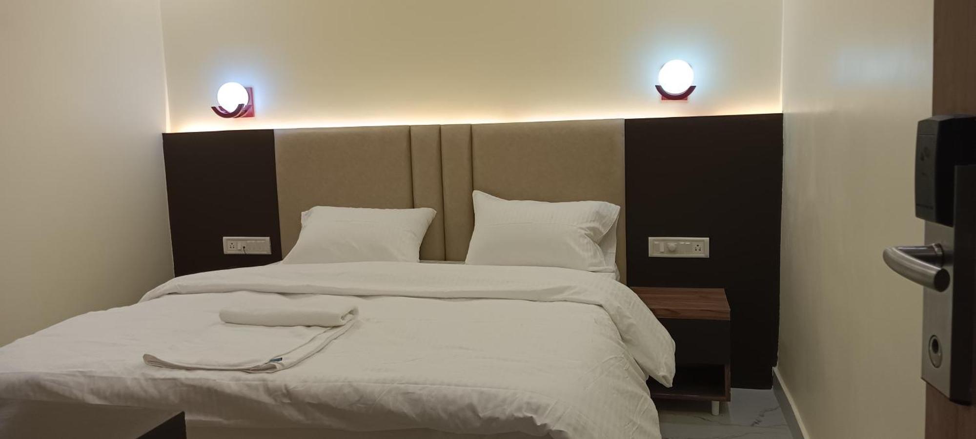 ורנאסי The Banaras Hotel מראה חיצוני תמונה
