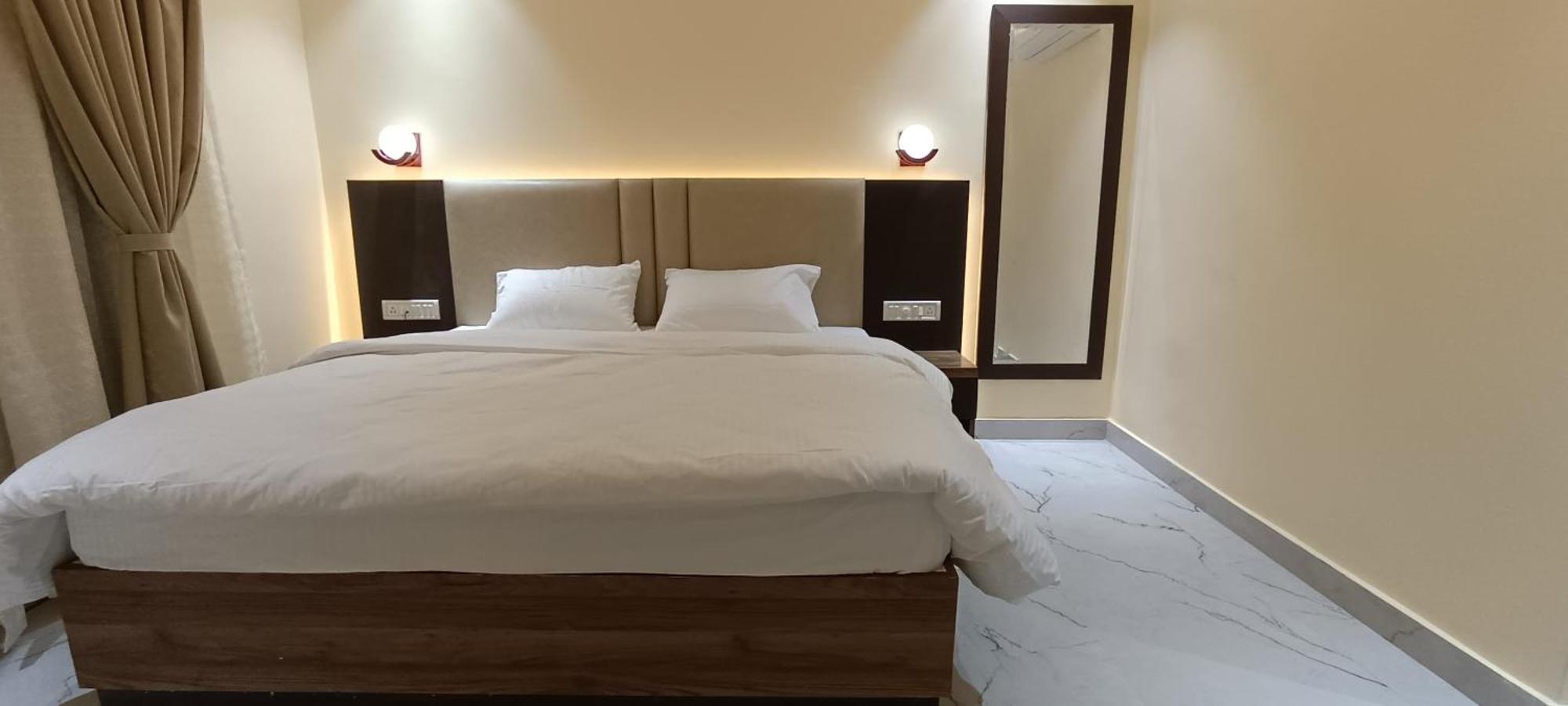 ורנאסי The Banaras Hotel מראה חיצוני תמונה