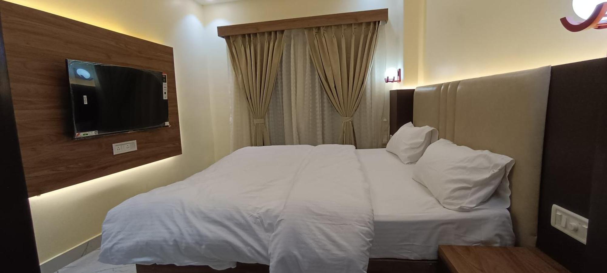 ורנאסי The Banaras Hotel מראה חיצוני תמונה
