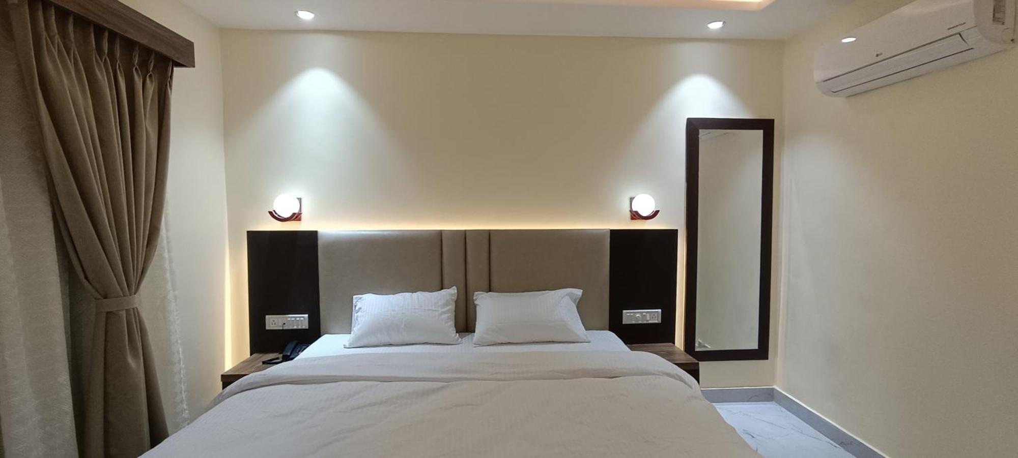 ורנאסי The Banaras Hotel מראה חיצוני תמונה